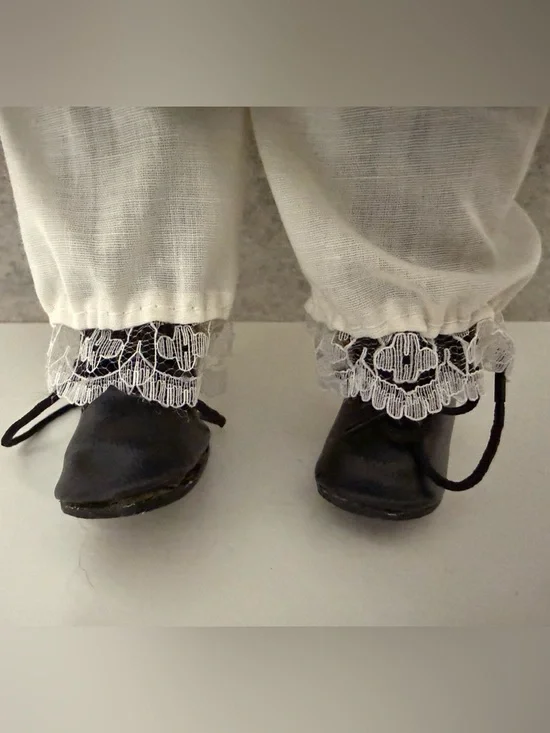 16โ Anne of Green Gables porcelain doll - Picture 5 of 11